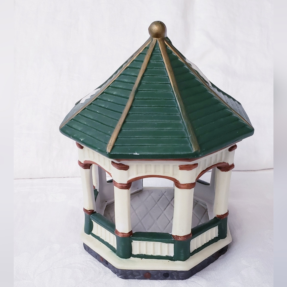 Christmas Village Larg Gazebo - Picture 2 of 5